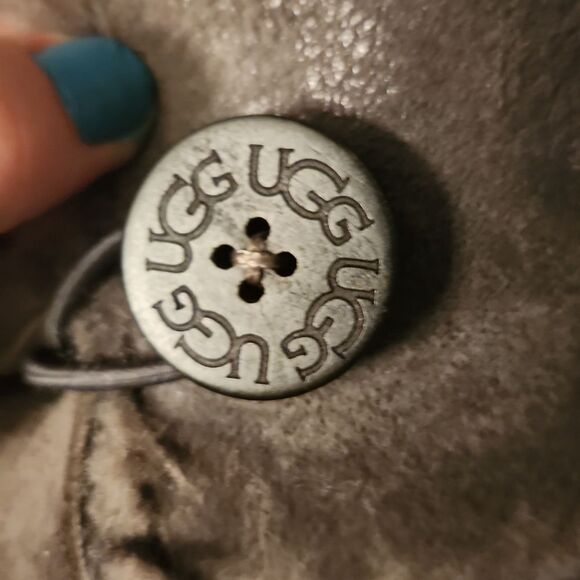 Ugg "Bailey" Button II Gray Short Suede Sheepskin Boots w/ Shearling Size 9 - Picture 9 of 13